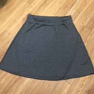 3/$15💥 Tranquility Black & Grey Skirt